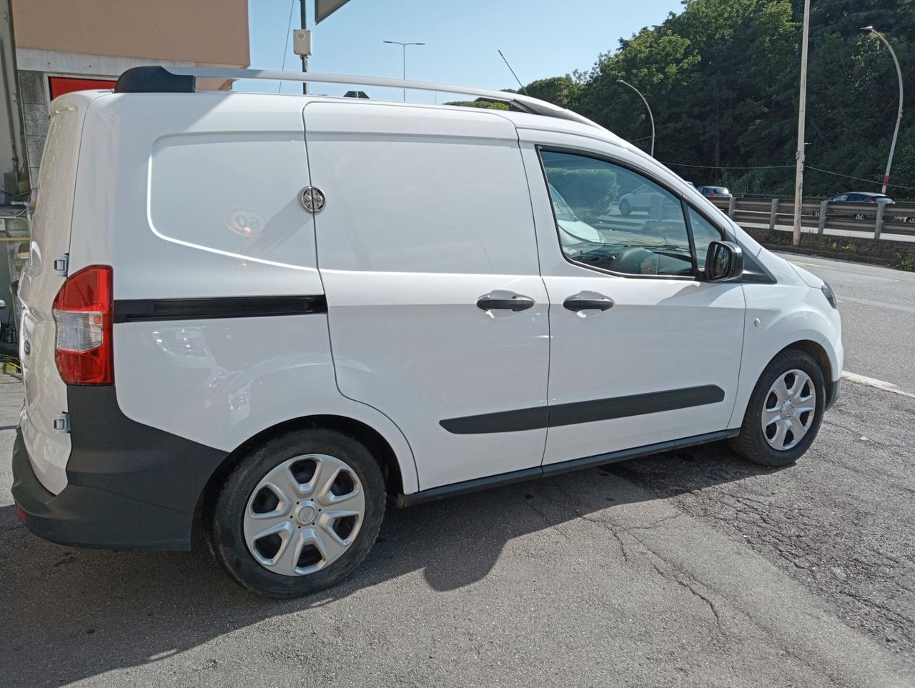 Ford Transit Courier 1.5 TDCi 75CV Van Entry