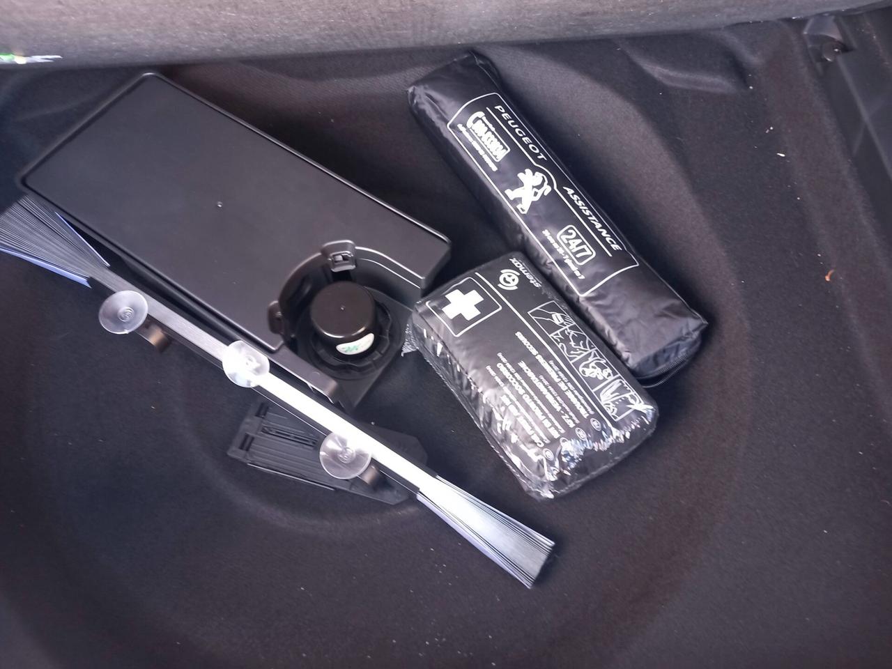 Peugeot 3008 BlueHDi 130 S&S Active KM 88000 NAVI LED SENSORI AUTOMATICA GARANZIA