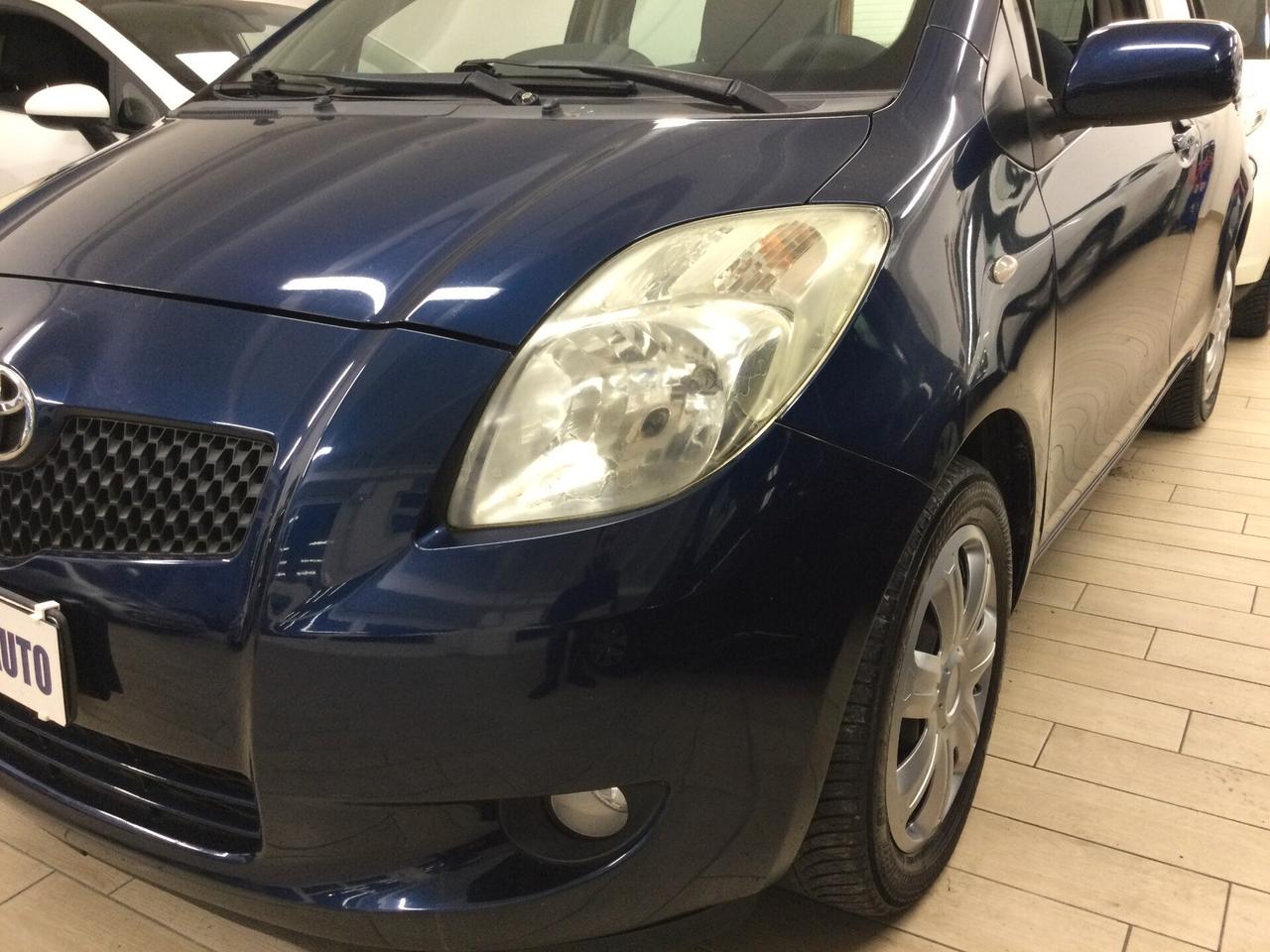 Toyota Yaris 1.3 5 porte Luna