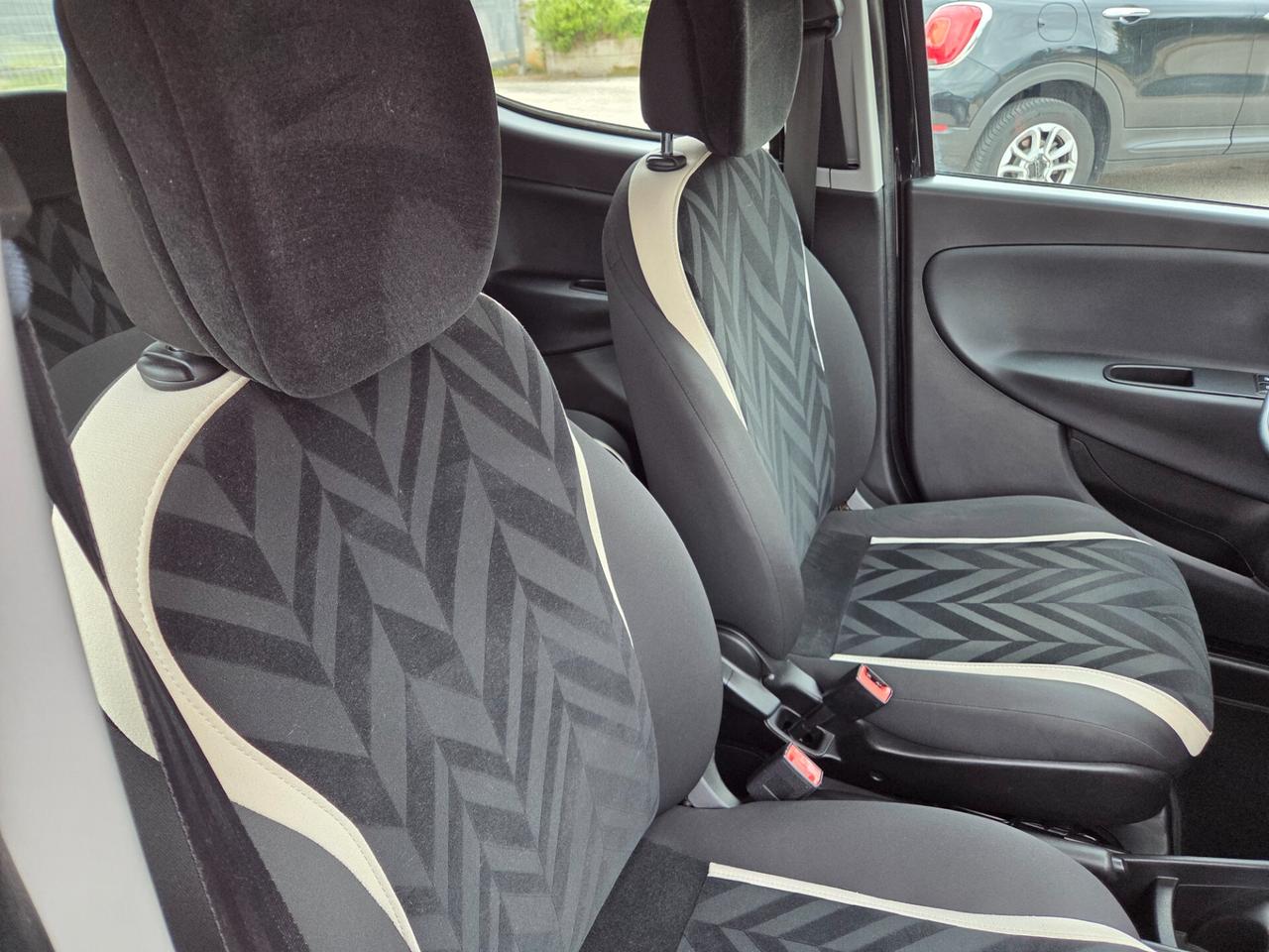 Lancia Ypsilon 1.2 69 CV 5 porte Gold