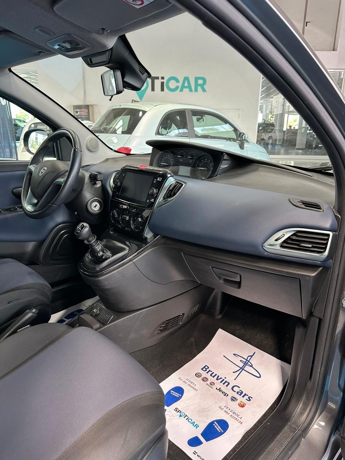 Lancia Ypsilon 1.0 FireFly 5 porte S&S Hybrid Platino