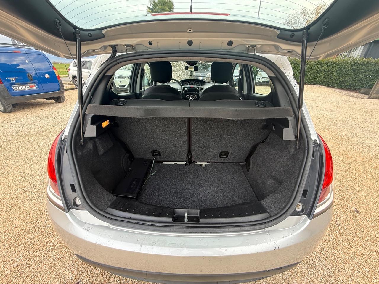 Lancia Ypsilon 1.2 69 CV 5 porte Silver