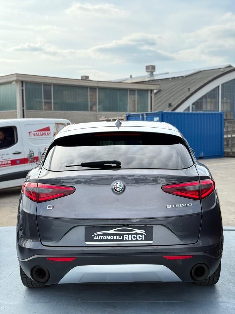Alfa Romeo Stelvio 2.2 Turbodiesel 210 CV AT8 Q4 Executive