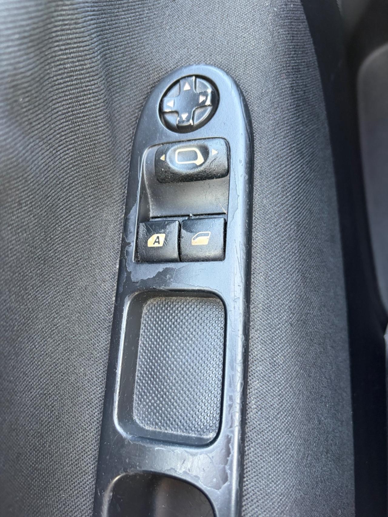 Peugeot 207 1.4 HDi 70CV 5p. Active