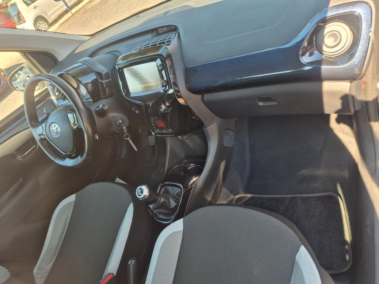 Toyota Aygo 1.0 VVT-i 69 CV 5 porte x-cool TSS MMT