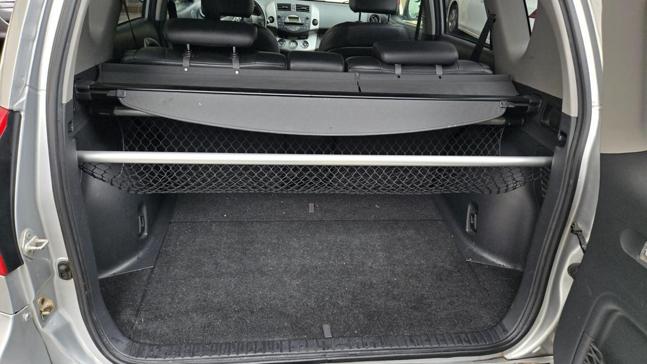Toyota RAV 4 2.2 D-4D 177 CV Luxury 4x4