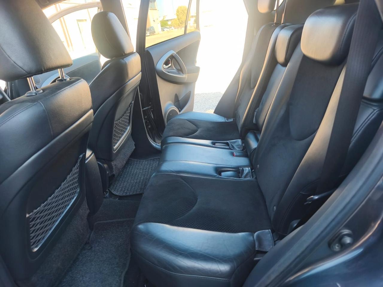 Toyota RAV 4 2012---2.2 Diesel