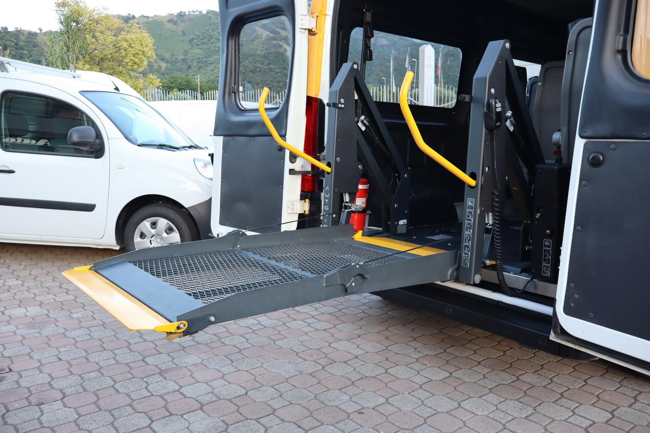 Peugeot Boxer 2.2 Bluehdi 140 Cv - Trasporto Disabili - Sollevatore Elettrico doppio braccio