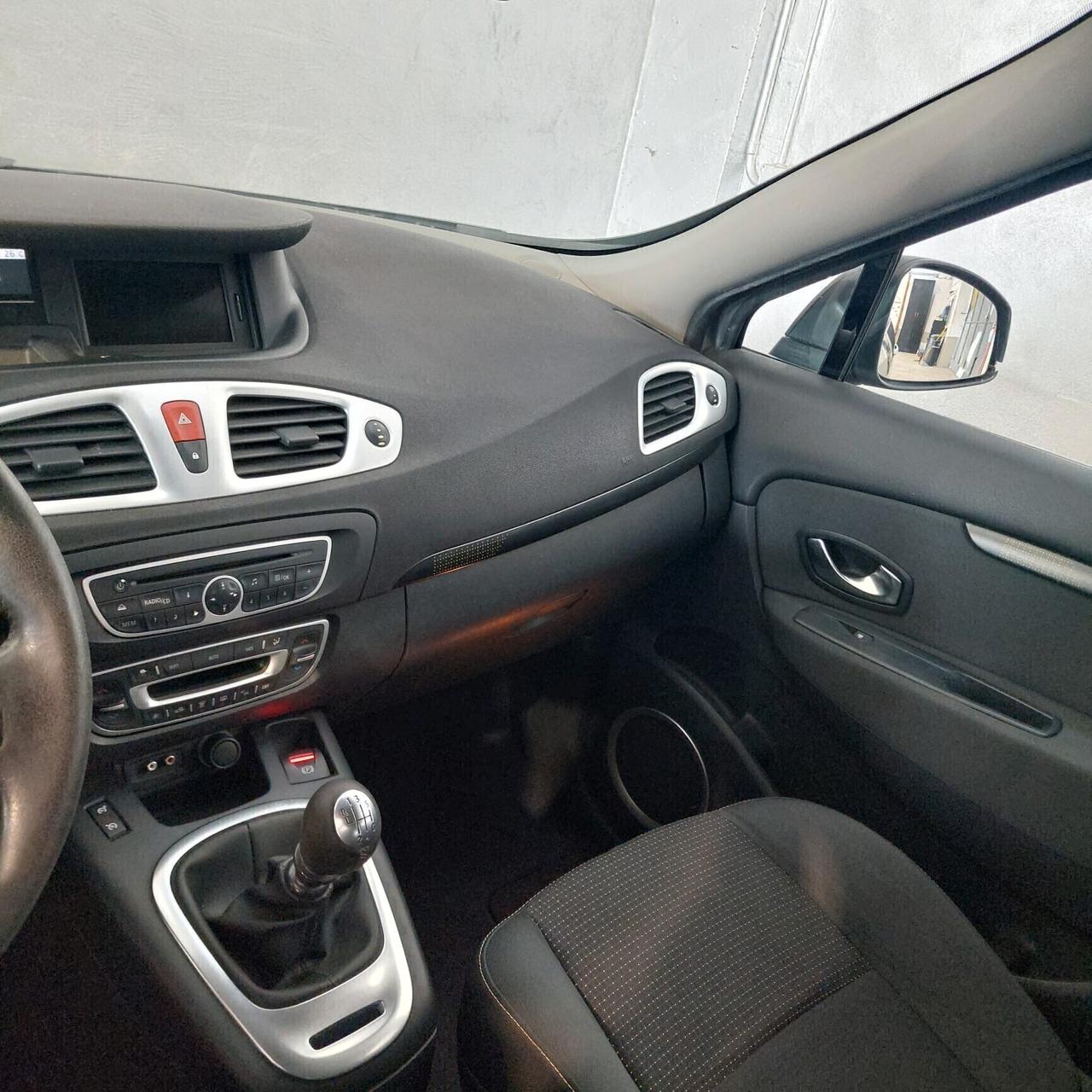 Renault Scénic 1.9 dCi KEYLESS+PELLE+NAVI+BLUETOOTH