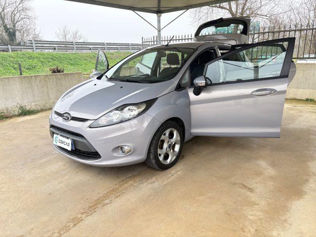 FORD Fiesta 1.4 TDCi 70CV 5 porte Titanium OK NEOPATENTATI