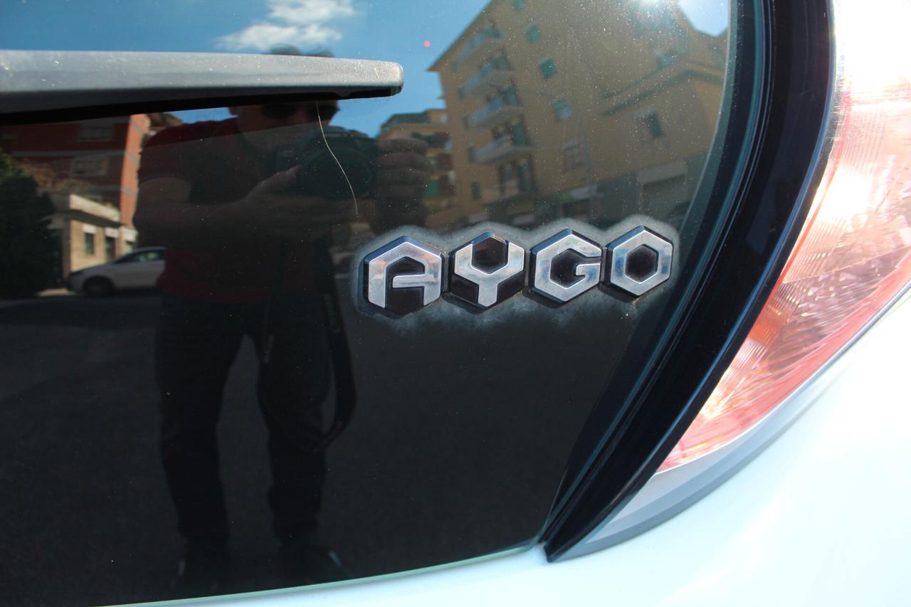 Toyota Aygo 1.0 VVT-i 69 CV 5 porte x-play Unico Proprietario Adatta a neopatentati