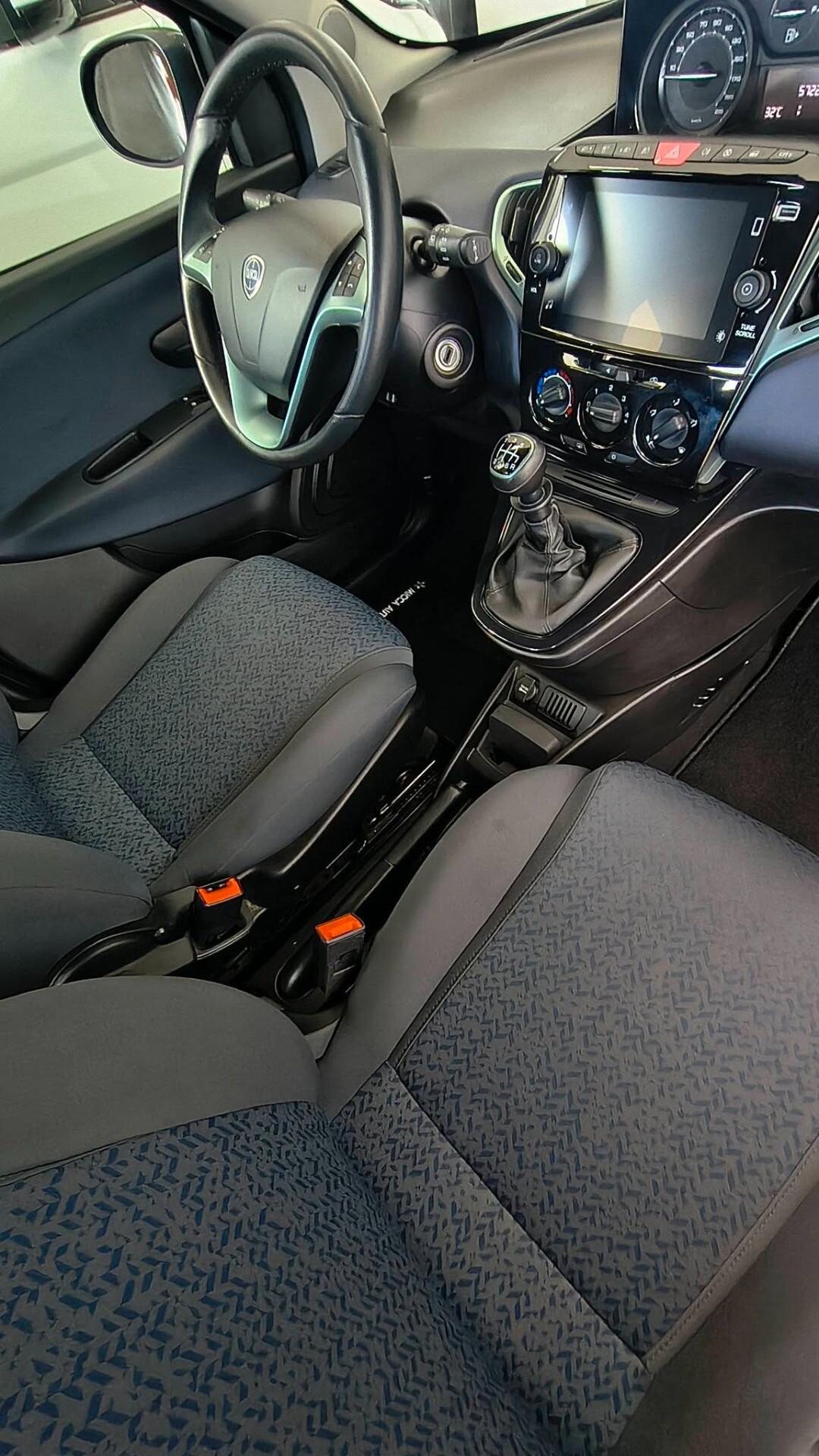 Lancia Ypsilon 1.0 FireFly 5 porte S&S Hybrid Gold