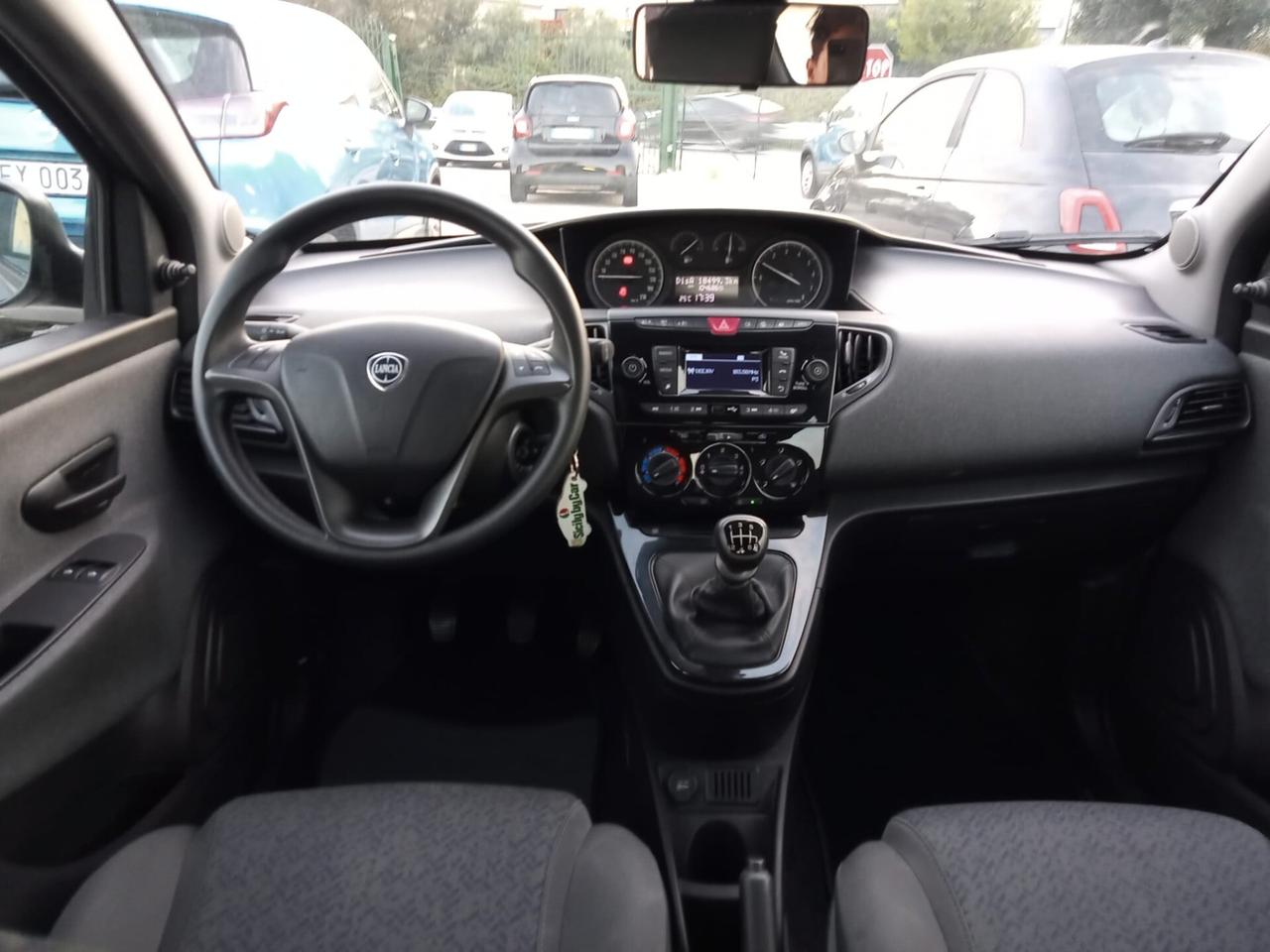 Lancia Ypsilon 1.0 FireFly 5 porte S&S Hybrid Ecochic Silver