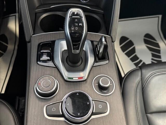 Alfa Romeo Stelvio 2.0 Turbo 280 CV AT8 Q4 Ti