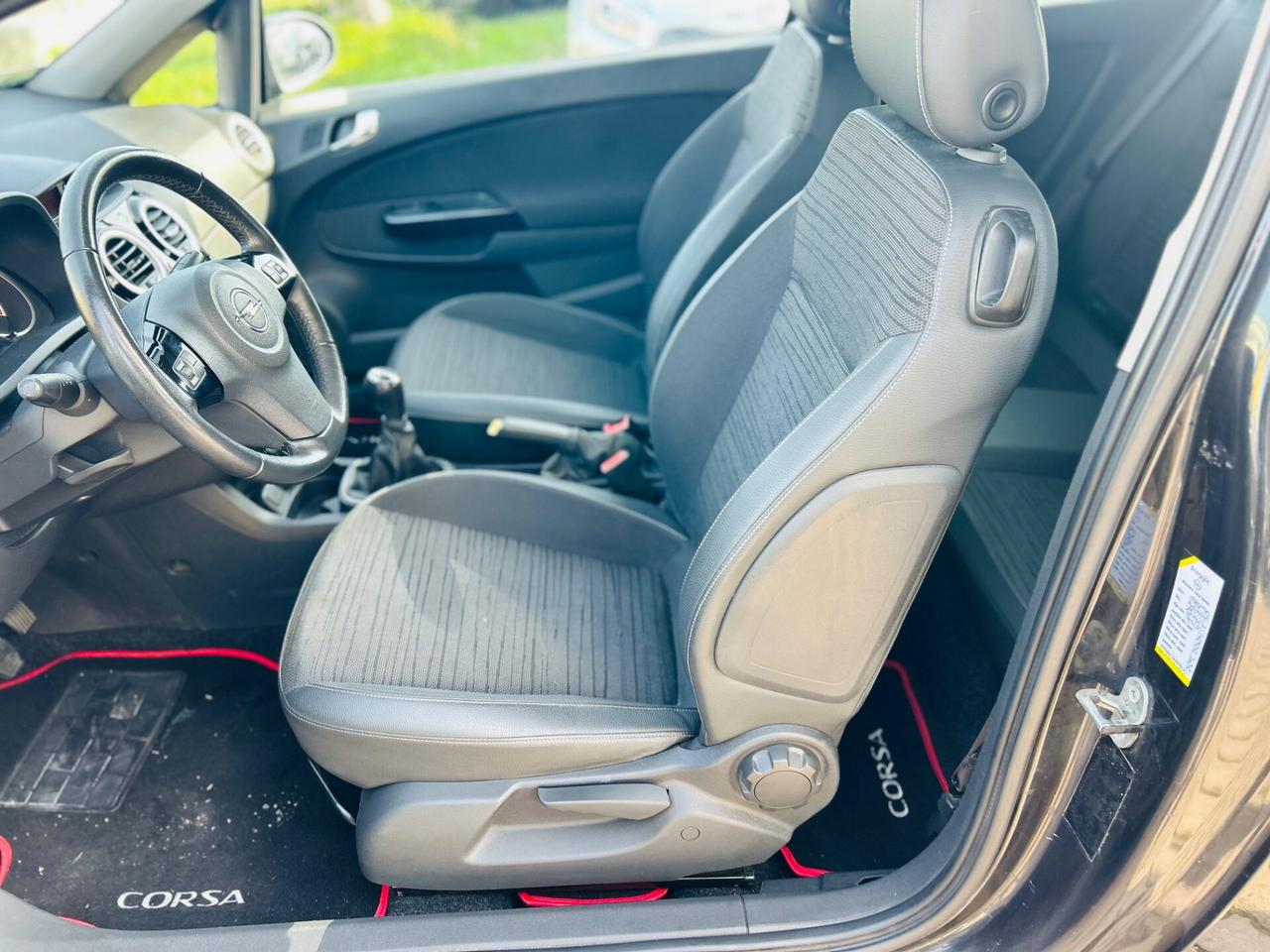 Opel Corsa 1.2 3 porte b-color