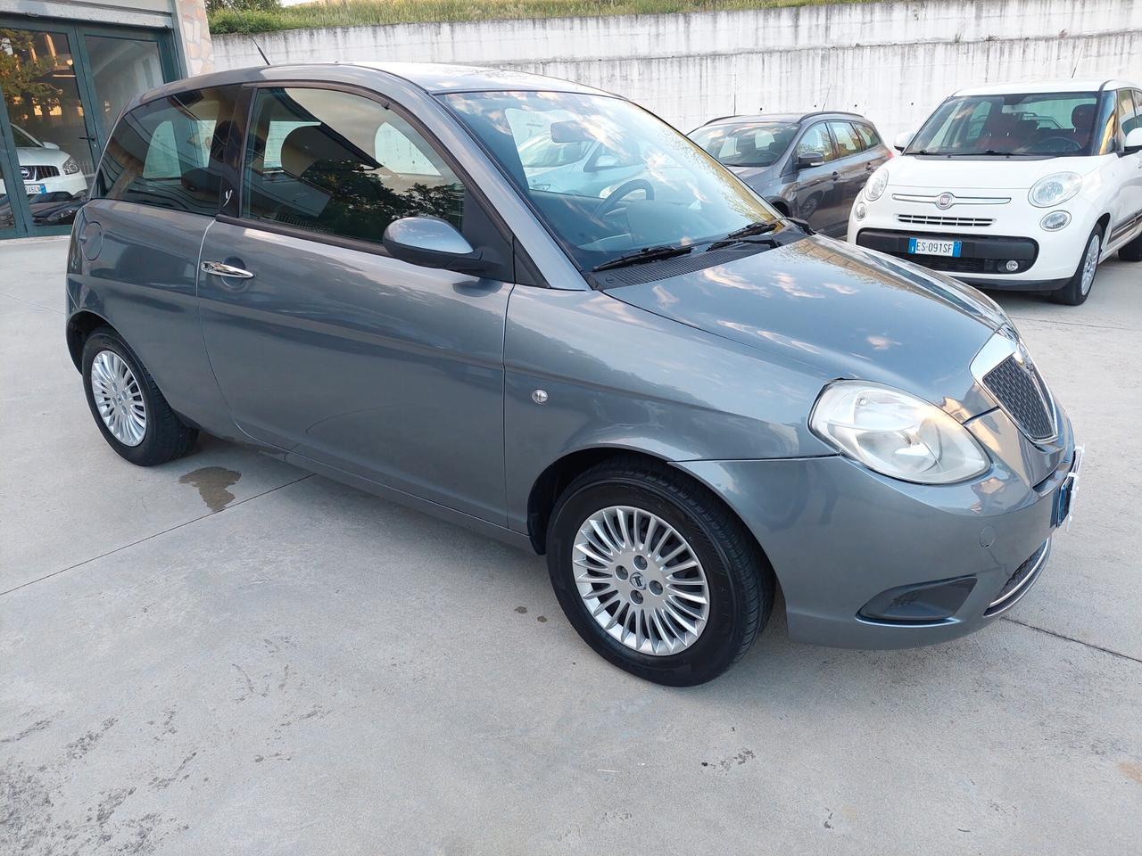 Lancia Ypsilon 1.3 MJT 75 CV Argento