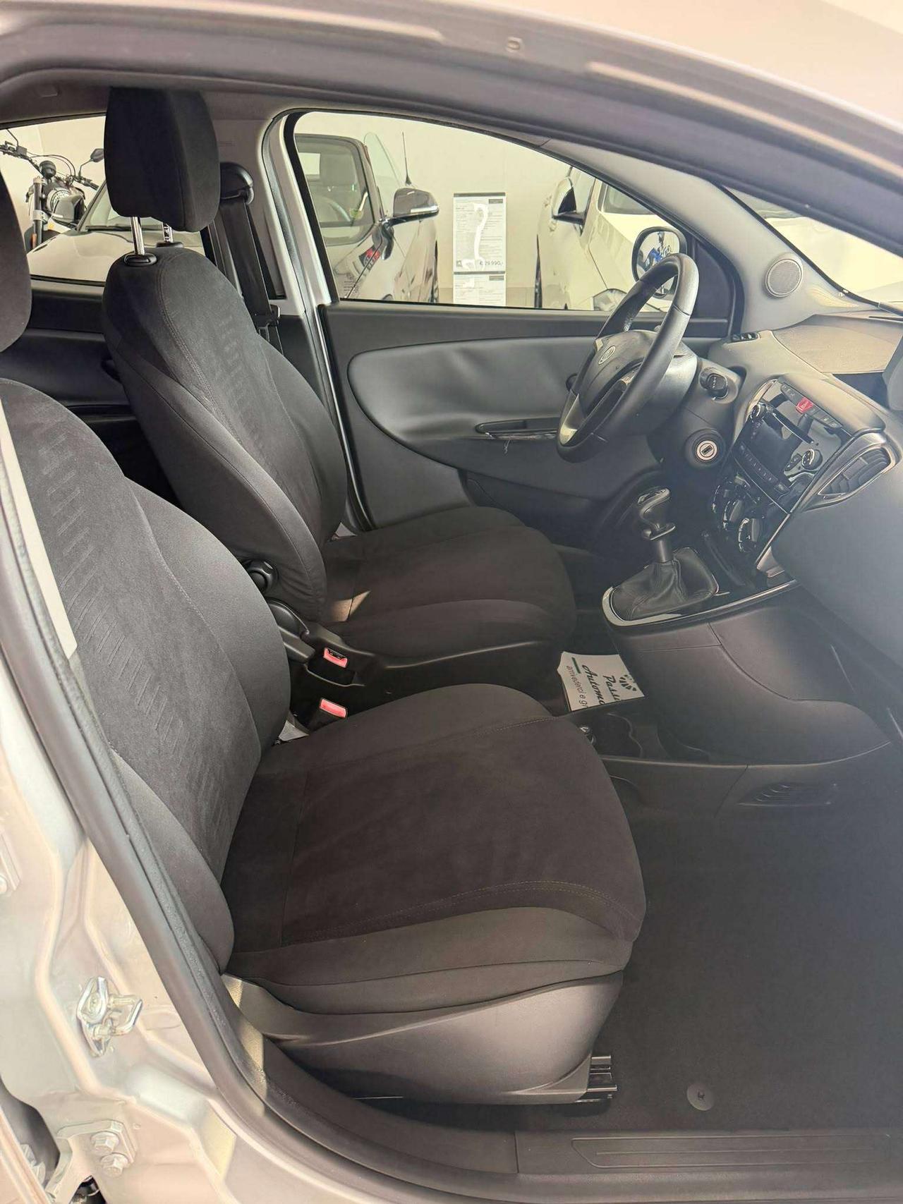 Lancia Ypsilon Ypsilon III 1.2 8v Gold c/CL 69cv E