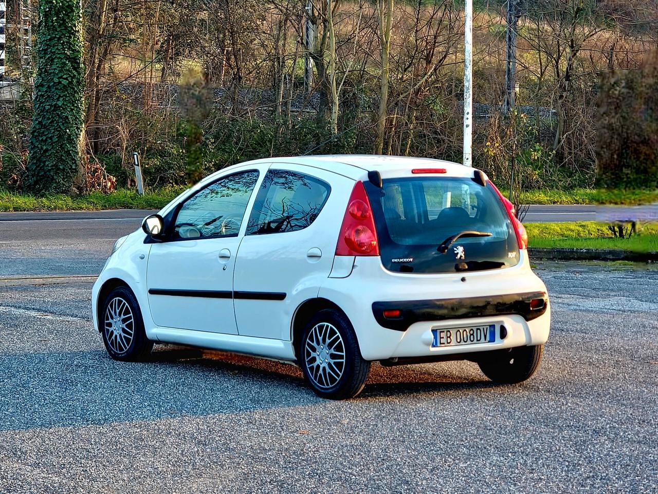 Peugeot 107 1.0 68CV 5p. Sweet Years 2Tronic 2010-E4 Automatico NEO