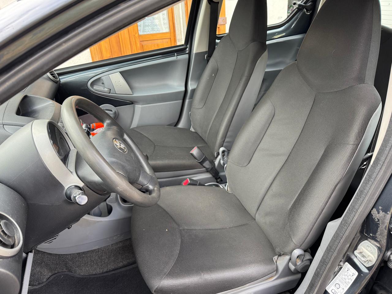 Toyota Aygo 1.0 12V VVT-i 5 porte 04/2011