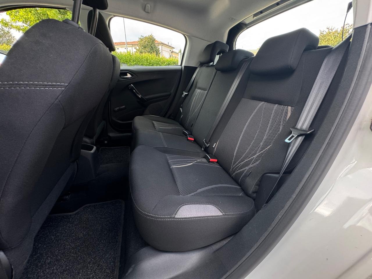 Peugeot 208 1.4 HDi 68 CV 5 porte Allure 2015