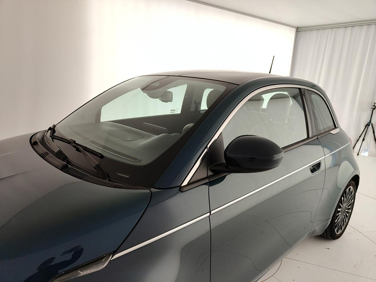 Fiat 500e Berlina 42 kWh La Prima