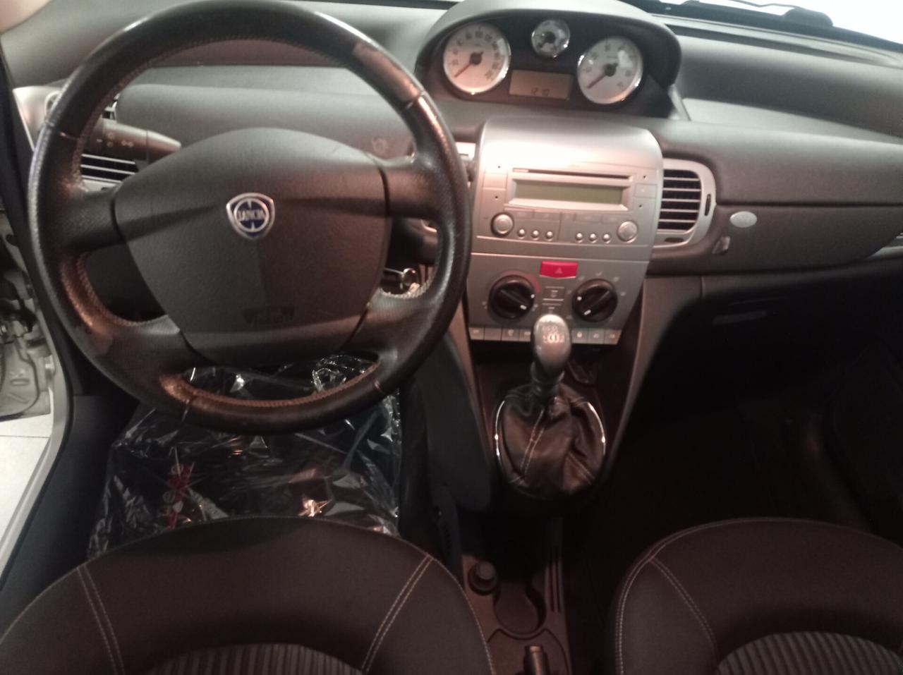 Lancia Ypsilon 1.4 16V Sport MomoDesign