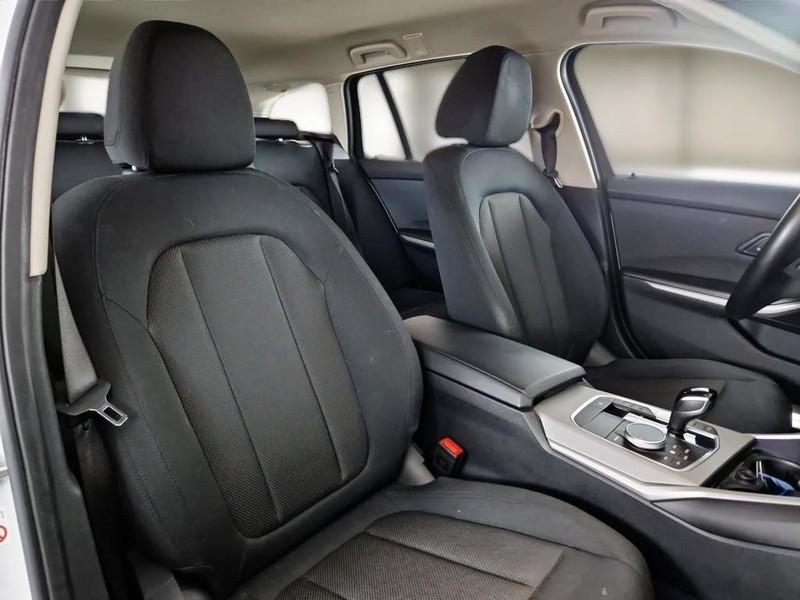BMW 318 48V Business Advantage Touring auto