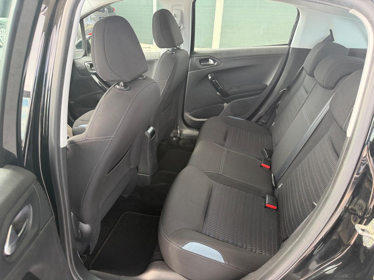Peugeot 208 1.4 HDi 68 CV 5 porte Allure