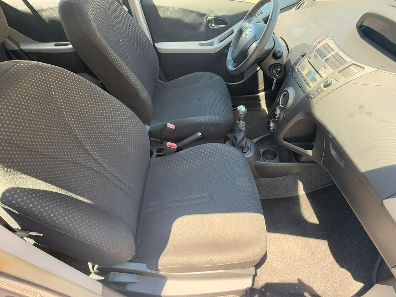 Toyota Yaris 1.0 5 porte Sol