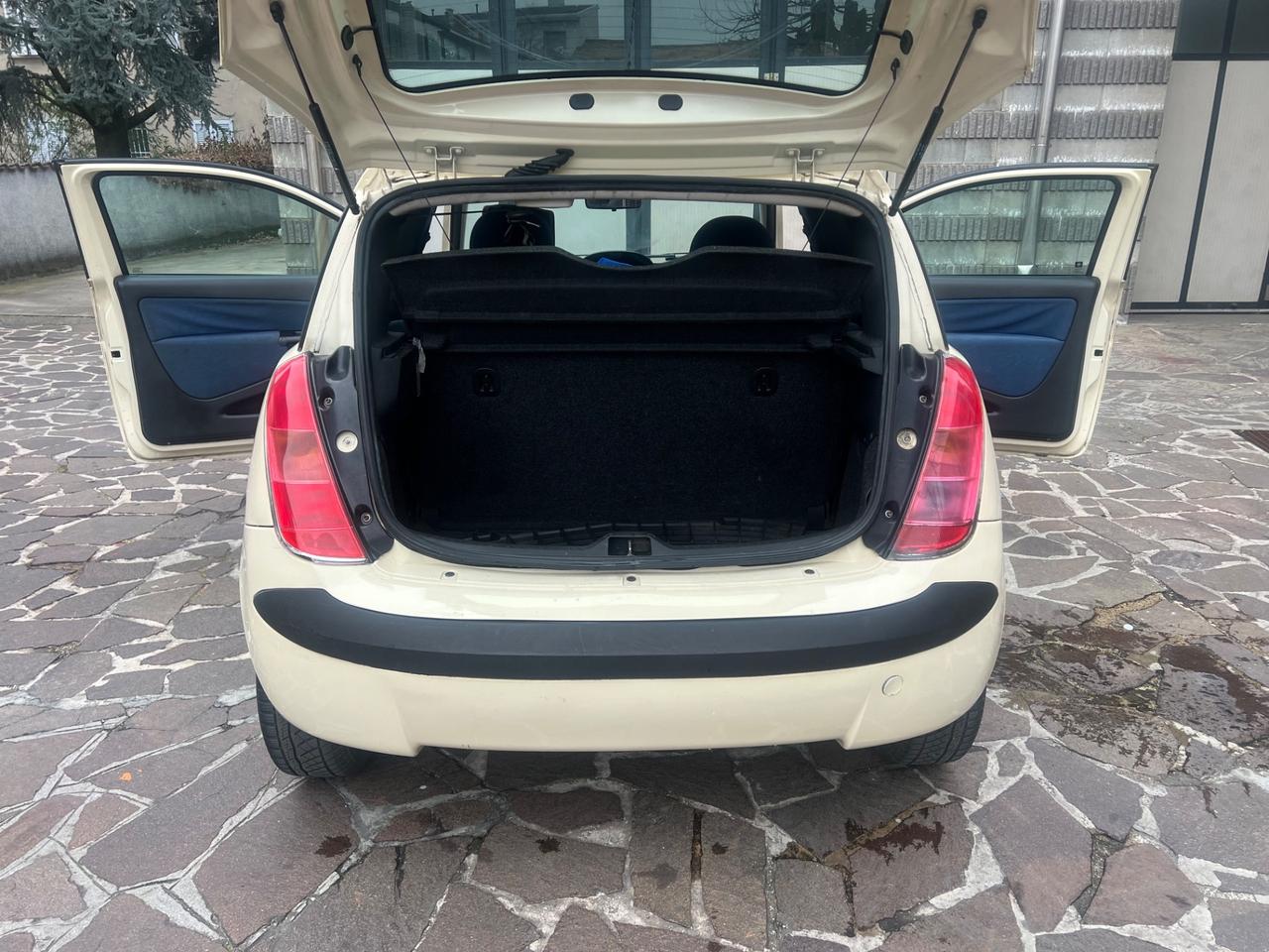 Lancia Ypsilon 1.4 Platino