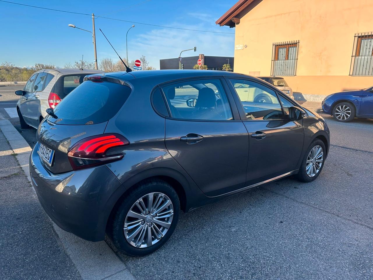 Peugeot 208 PureTech 82 5 porte Allure