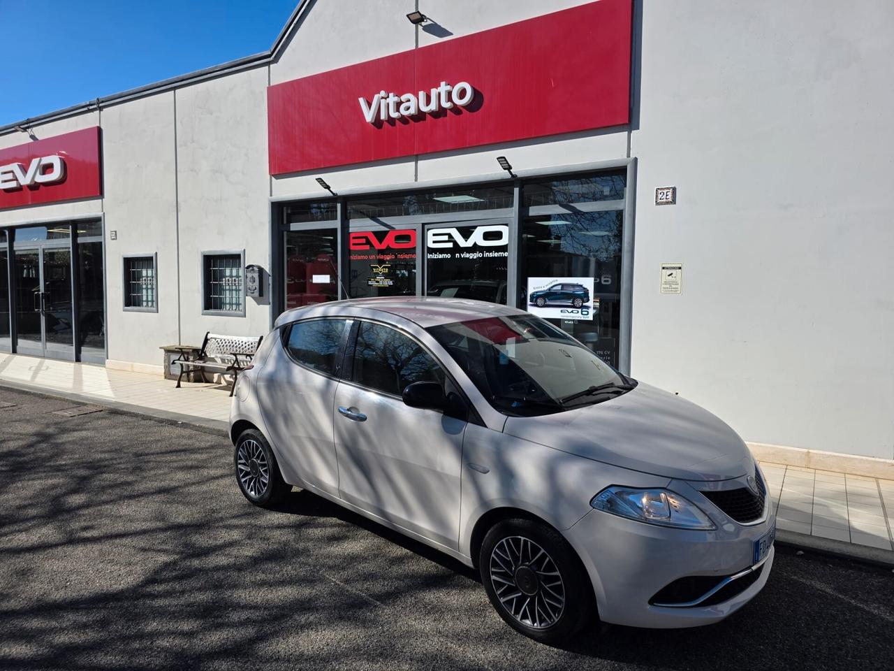 Lancia Ypsilon 1.2 69 CV 5 porte Gold