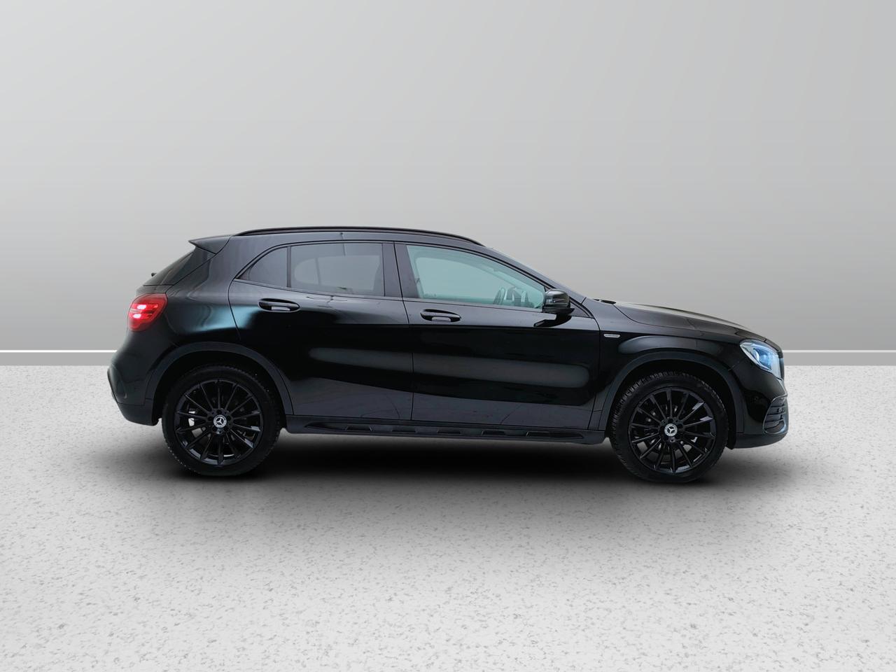 Mercedes-Benz GLA-X156 2017 - GLA 200 d Night Edition 4matic auto
