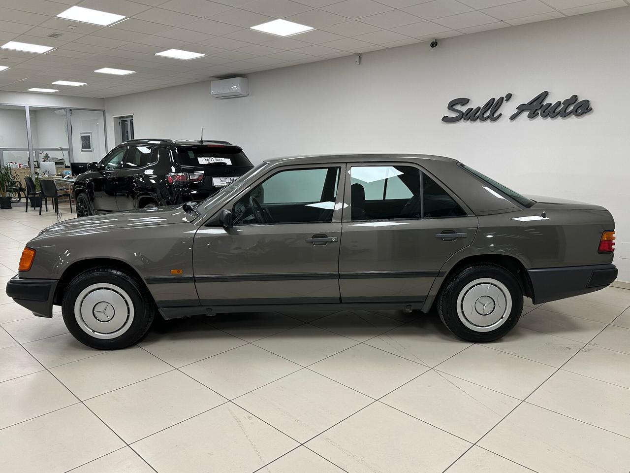 Mercedes-benz 200 E benzina Berlina 122 CV - 1986