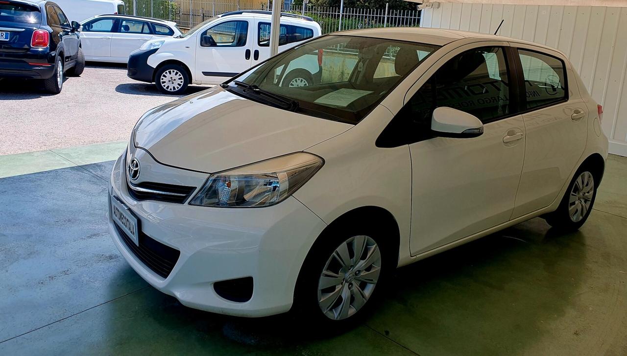 Toyota Yaris Lounge 1.0 BENZ. CON NAVI - 2013 - KM. 82.000