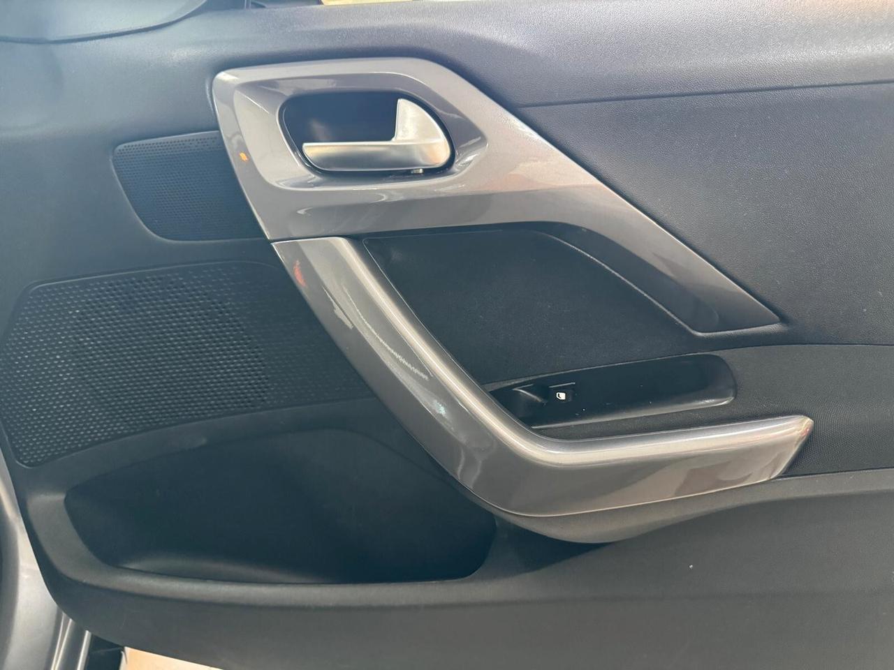 Peugeot 2008 PureTech 82 Active UNICOPROPRIETARIO TENUTA BENISSIMO