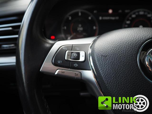 VOLKSWAGEN Touareg 3.0 V6 TDI 286 CV R-LINE