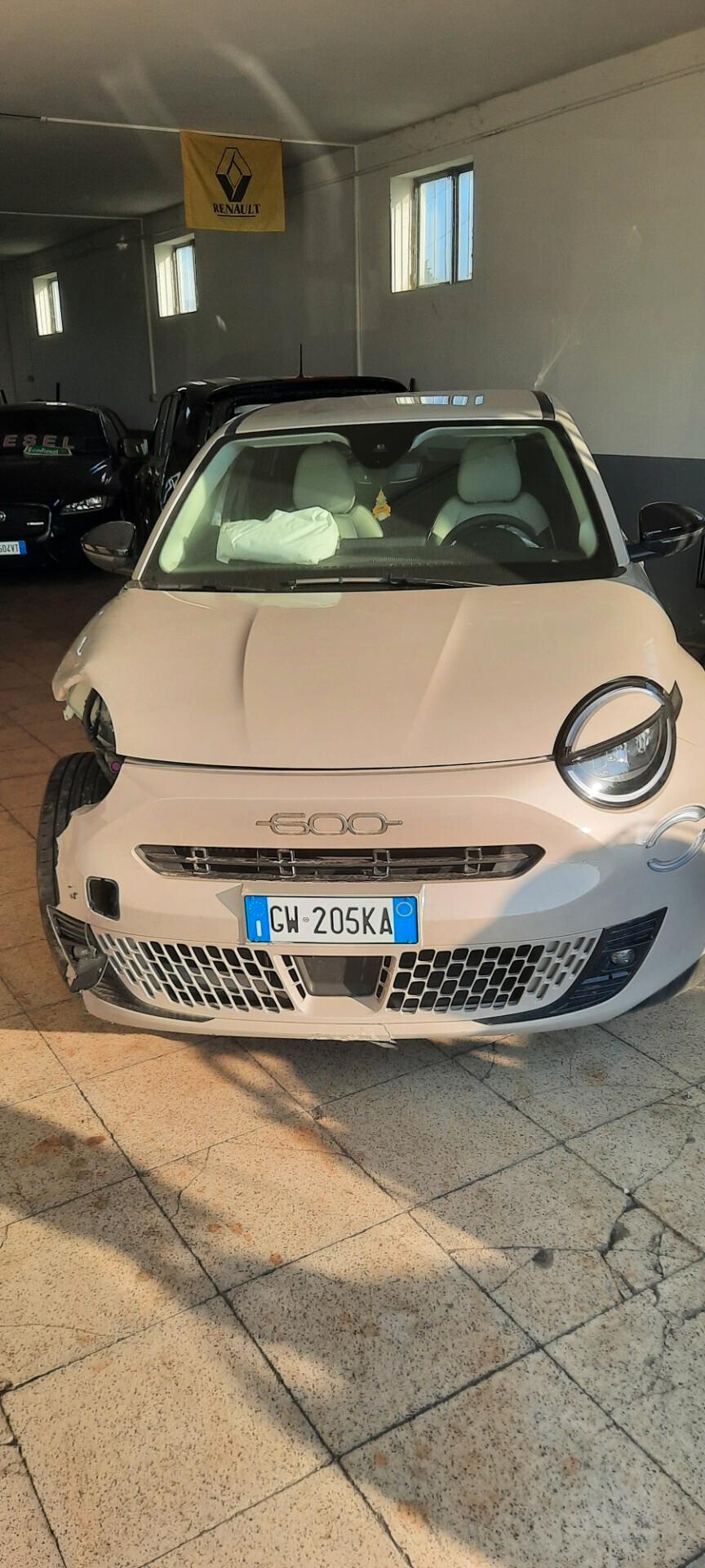Fiat 600 cc12 100cv benzina cambio automatico anno 09/2024