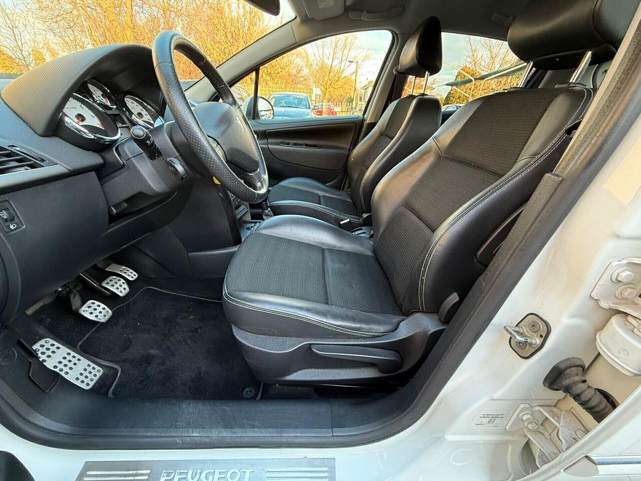 Peugeot 207 1.4 benz 74.900 KM