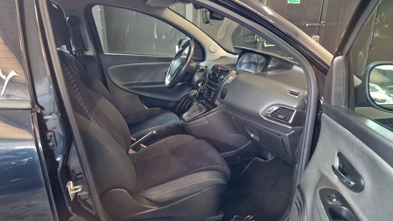 Lancia Ypsilon 0.9 TwinAir 85 CV 5 porte S&S Platinum