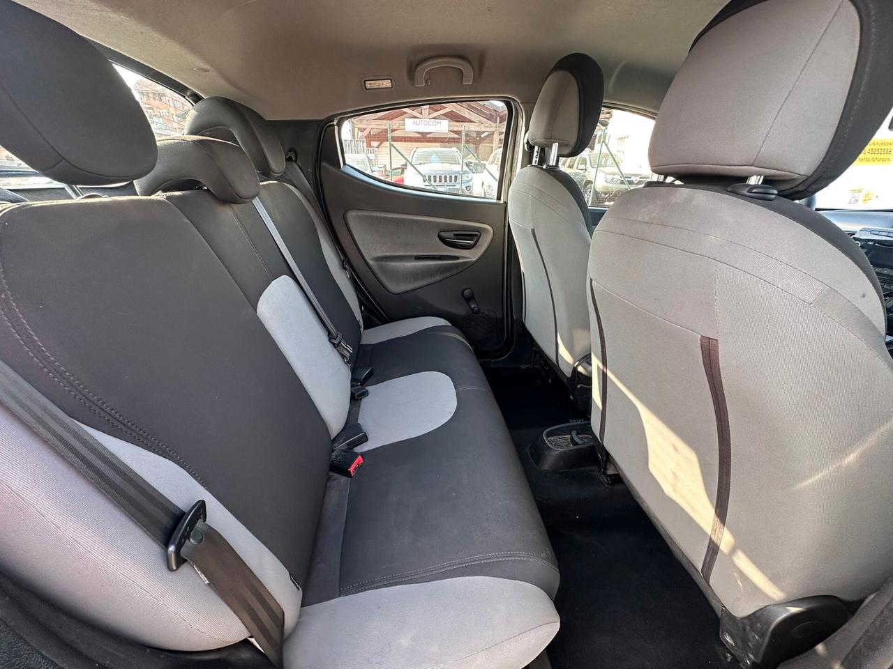 Lancia Ypsilon 1.2 69 CV 5 porte S&S Silver GPL