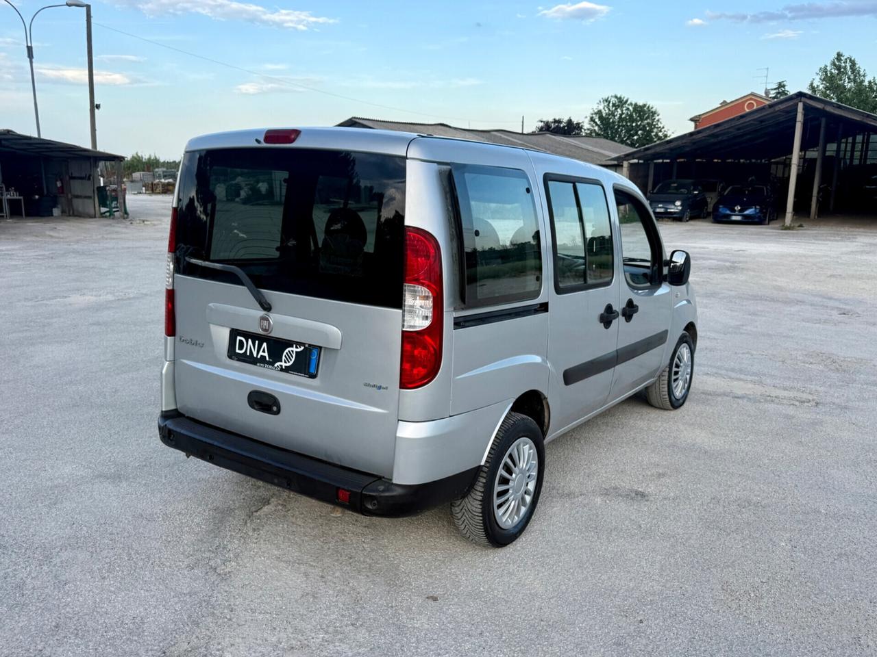 Fiat doblo 5 posti 1.9 JTD neopatentati