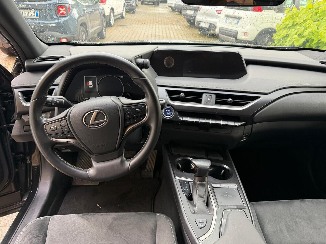 Lexus UX Hybrid Business