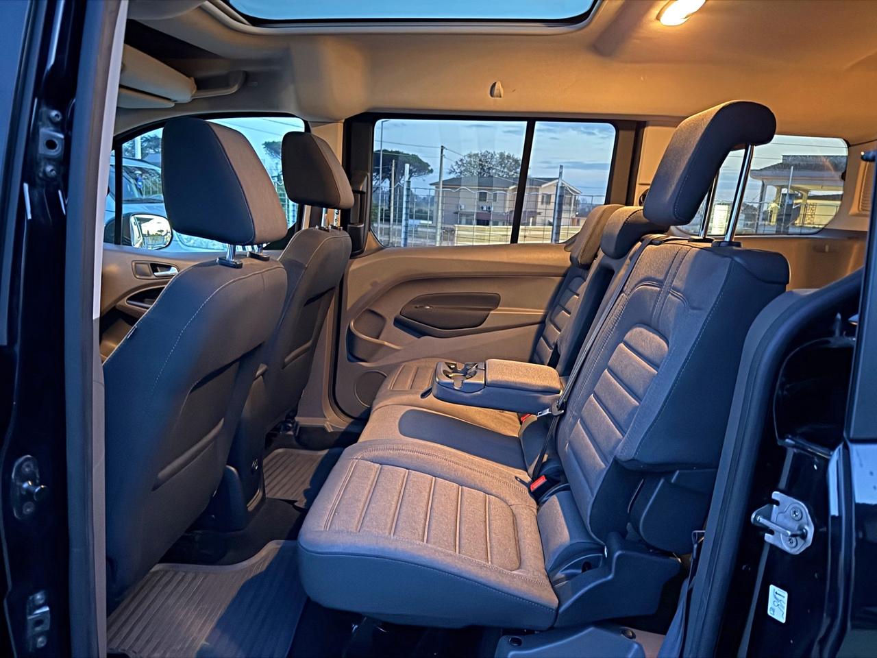 Ford Tourneo Connect 1.5 TDCi 120 CV aut. Titanium