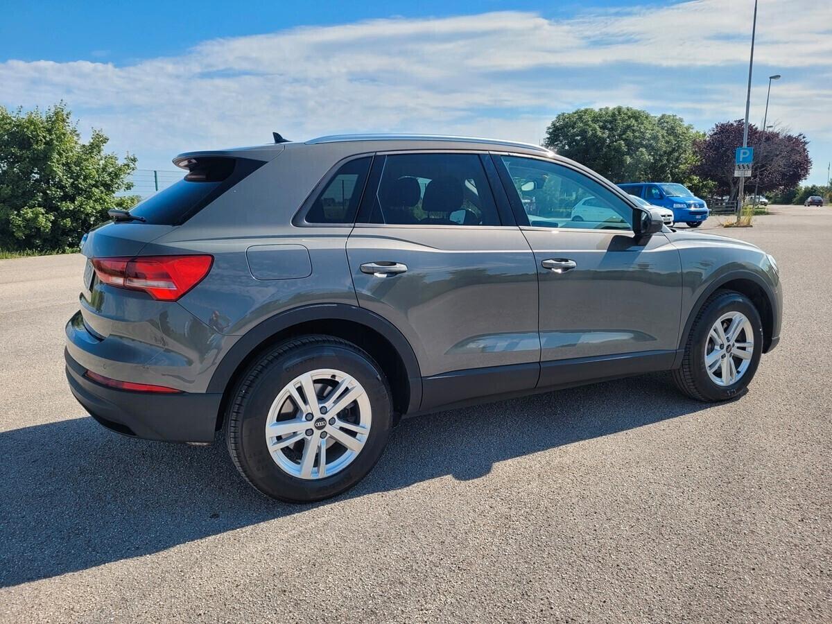 Audi Q3 45 TFSI e S tronic Business