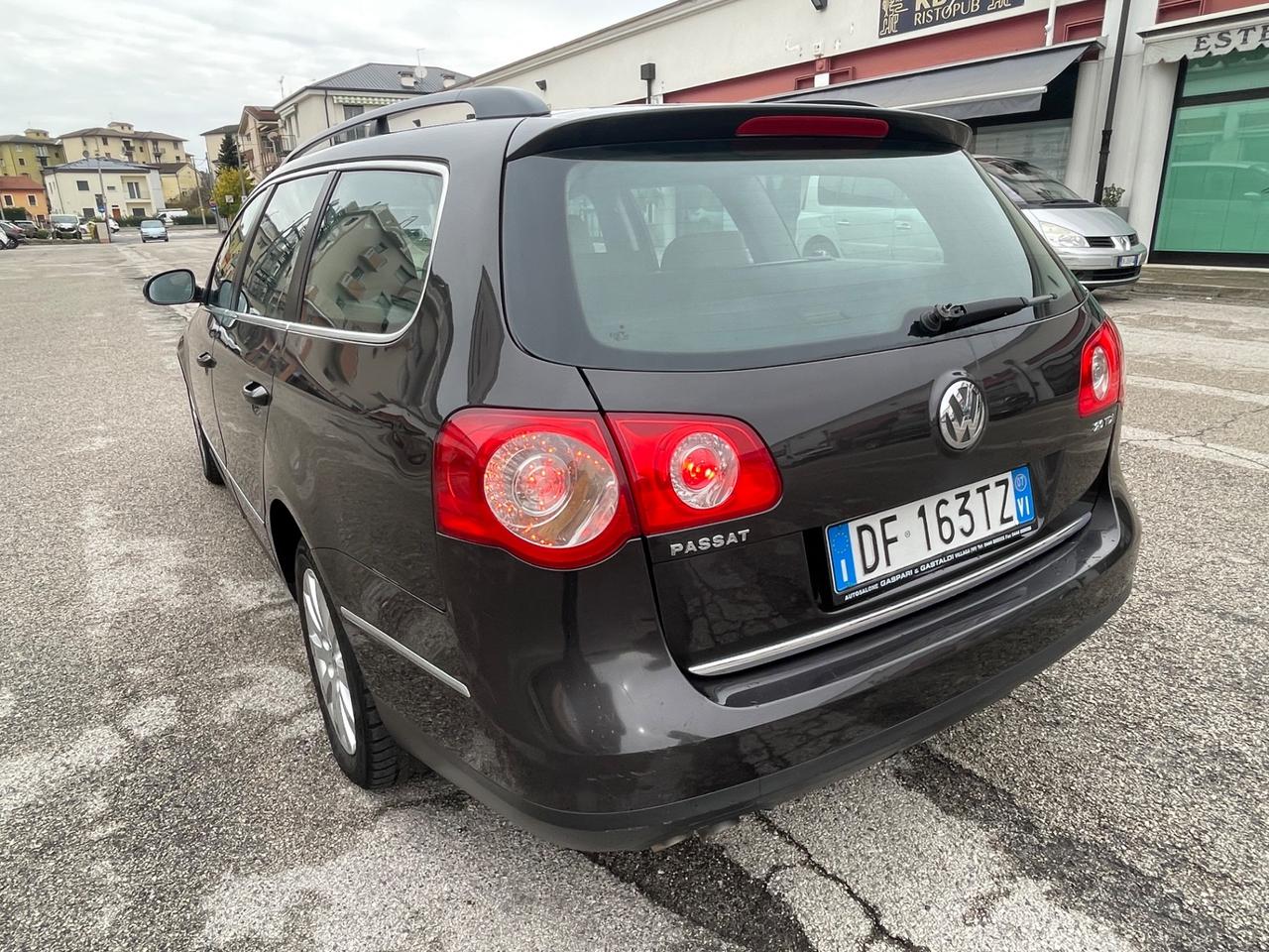 Volkswagen Passat 2.0 TDI . Highline €.2499