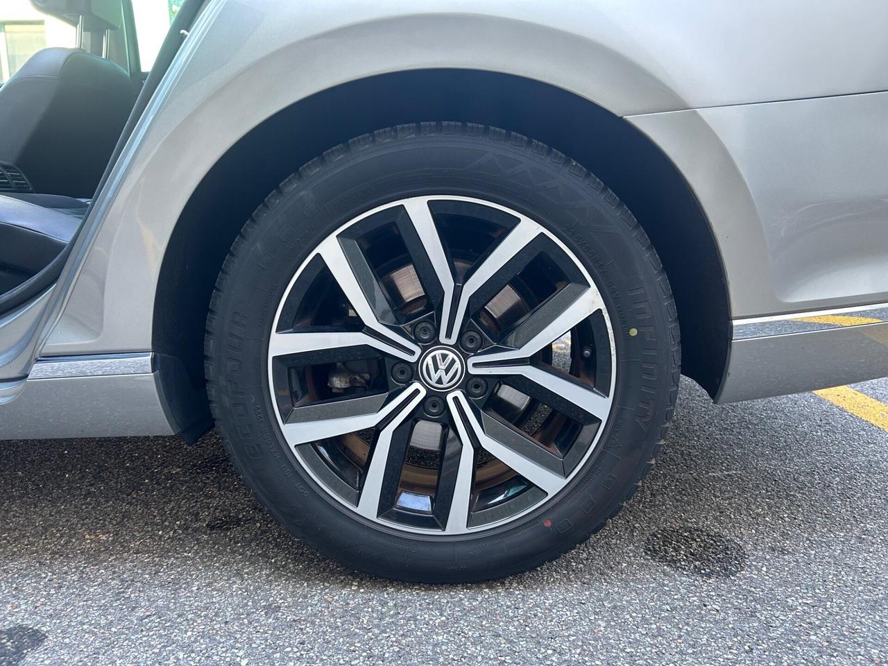 Volkswagen Passat Variant 2.0 TDI DSG Executive | Tetto Panoramico LED Navi