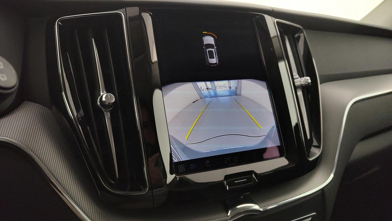 VOLVO XC60 2.0 b4 Plus Dark auto