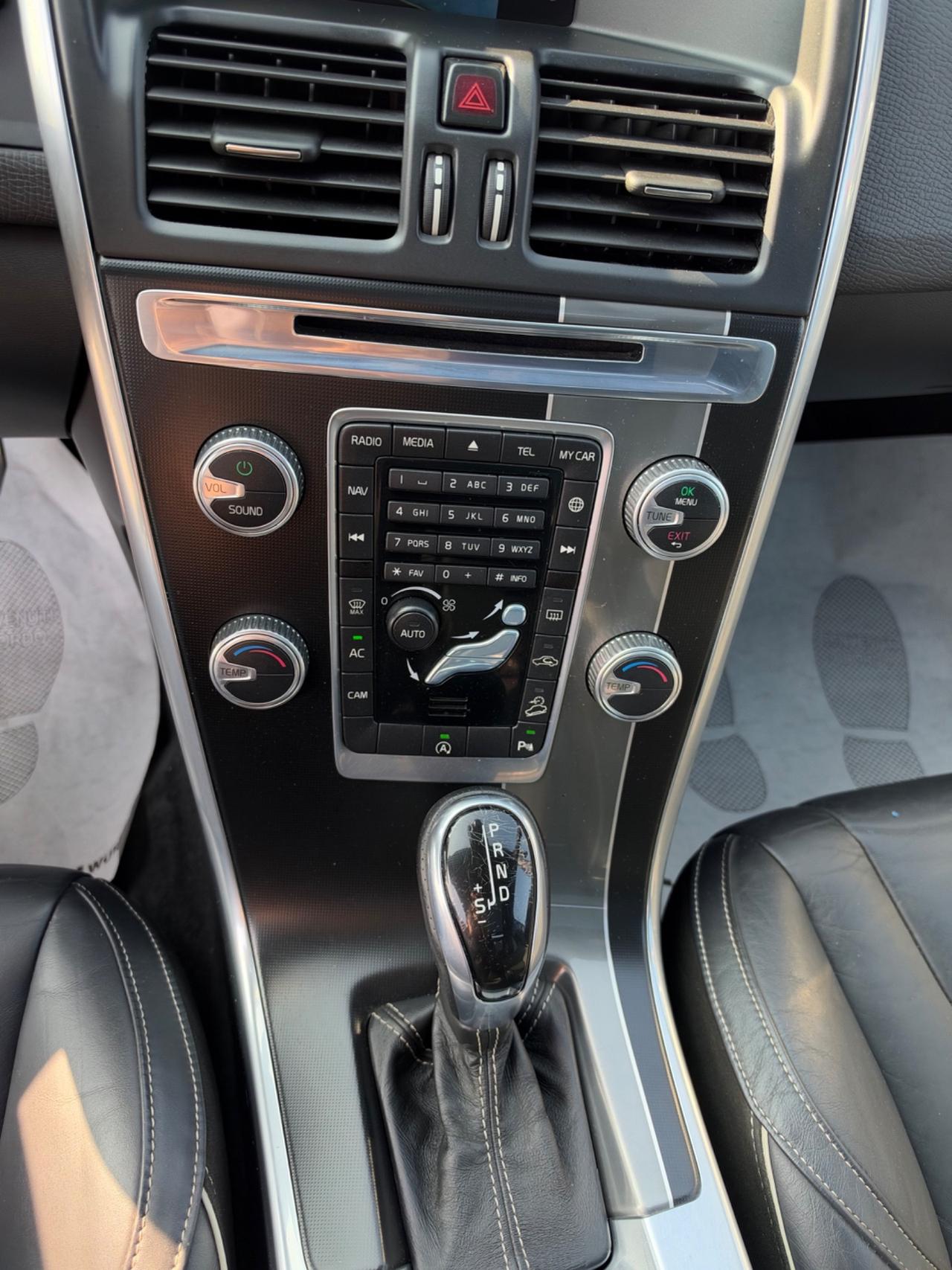 Volvo XC 60 D5 AWD Geartronic R-design Momentum