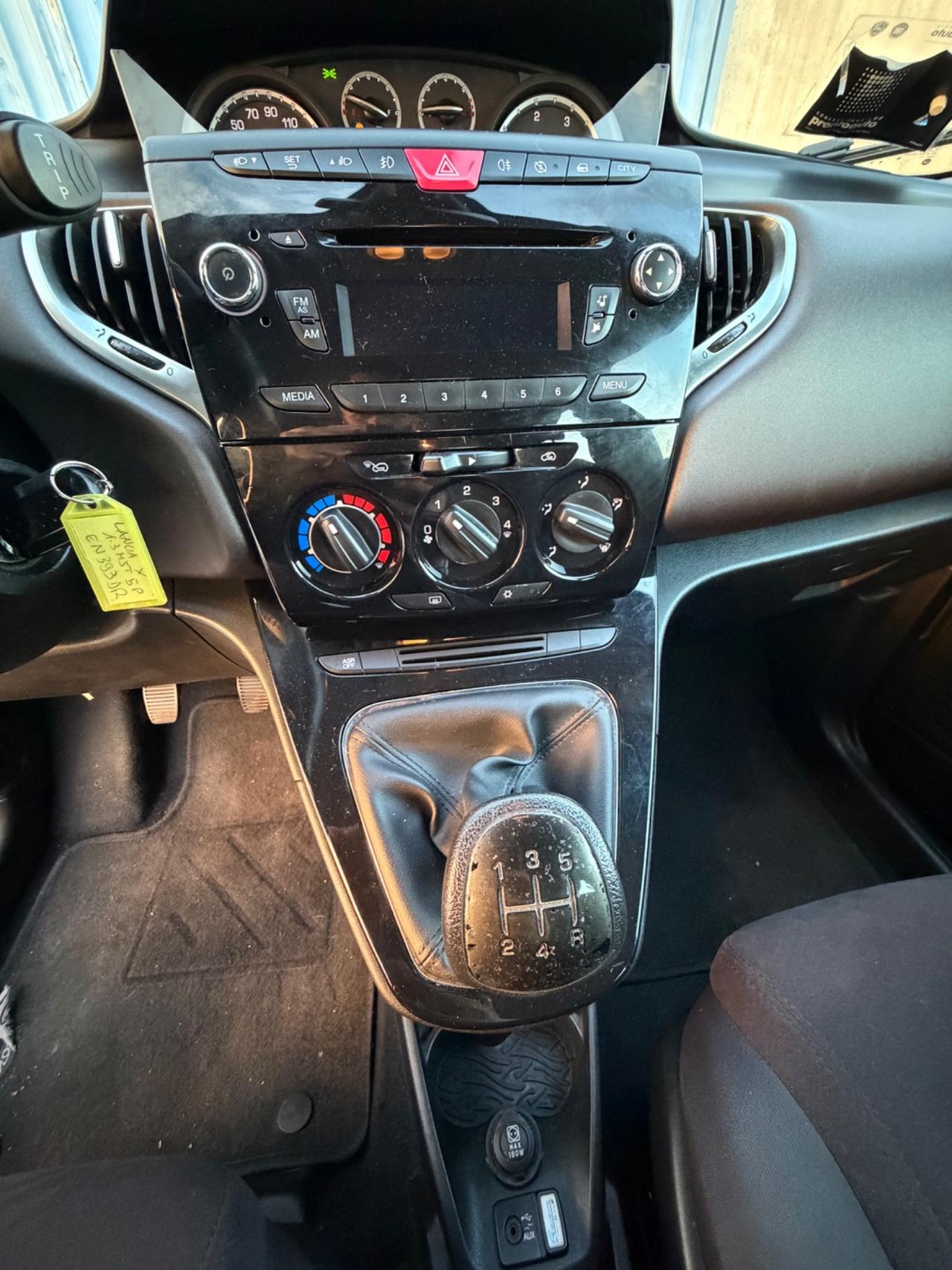 Lancia Ypsilon 1.2 69 CV Unyca